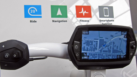 Bosch nya display Nyon med funktioner som navigation, puls, motoreffektläge, batteristatus mm