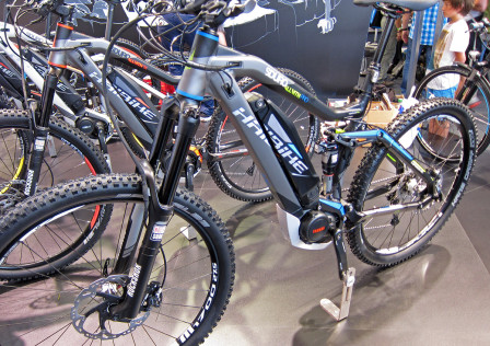 Haibikes nya elcykelserie SDuro. Bakdämparen i utrustningsversion Pro (på bilden) är elektronisk styrd via e:i shock.