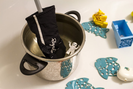 Herr Rapha insåg skräckslaget att han inte var ensam i badet