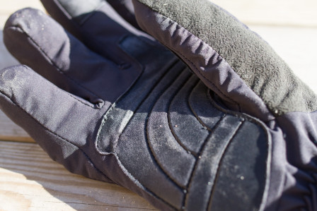 Lädret i handflatan är konstruerat för att följa handtaget