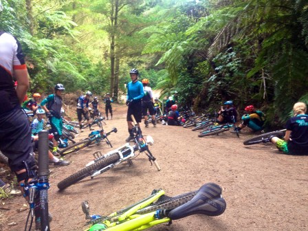 Vi tar några minuters välförtjänt vila innan nästa tävlingsbana.