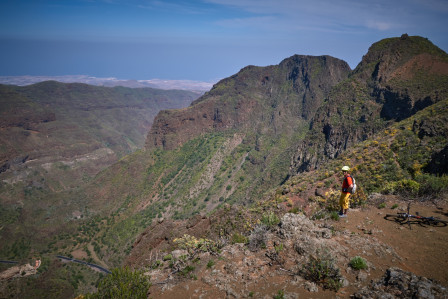 Marran ser ut över dalen som huserar byn Guayadeque 