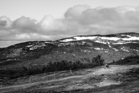 Åreskutan bjuder på både utsikt  samt fin och jobbig cykling. 