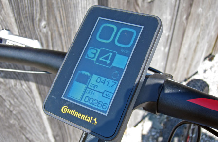 Displayen visar all nödvändig information som hastighet, trip, batteristatus, effektläge mm