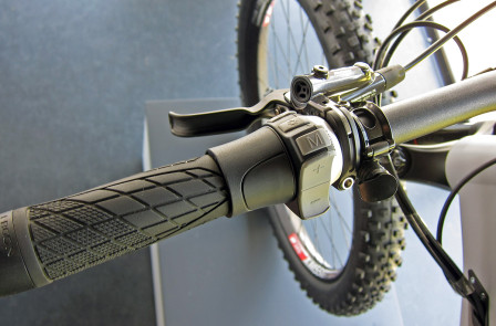 E-bikehandtag från ergonomiexperten Ergon. Härifrån styrs displayen.