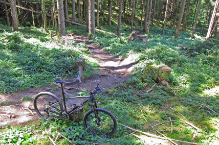 Rose Cunt Solo tar en välbehövlig paus i Fleckalm-trail