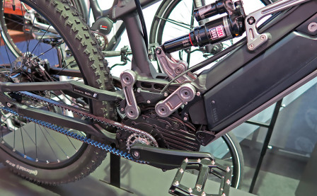 Biltillverkarna vill förstås också vara med och ha en del av elcykelintäkterna nu när några av dem är tänkt att ersätta transporter i bil. Här ett koncept från BMW