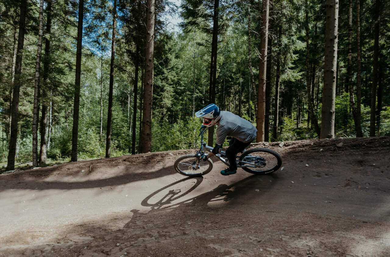 Vallåsen Bike Park – från avancerad downhill till familjevänliga leder ...
