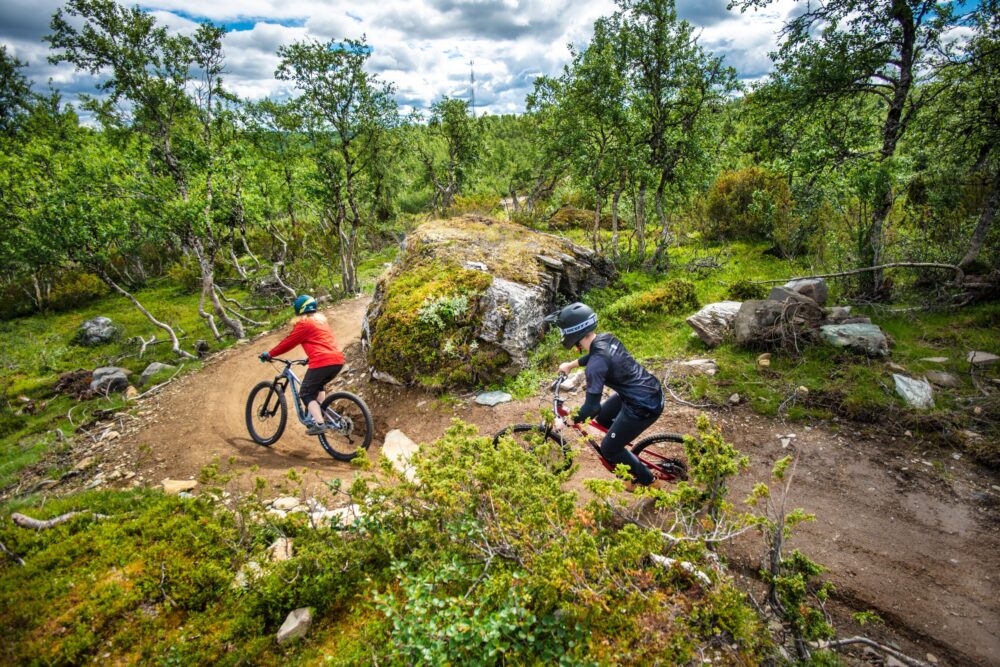 Ramundberget bjuder på långa slingrande byggda stigar.